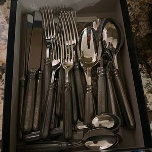 Williams Sonoma Alton Flatware 25 pieces